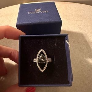 SWAROVSKI FANTASTIC BLACK CRYSTAL RING SET